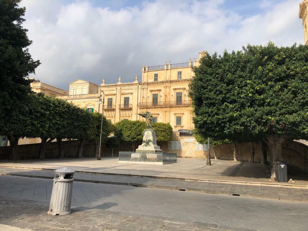 La Casa Del Barocco Hotel Noto Luaran gambar