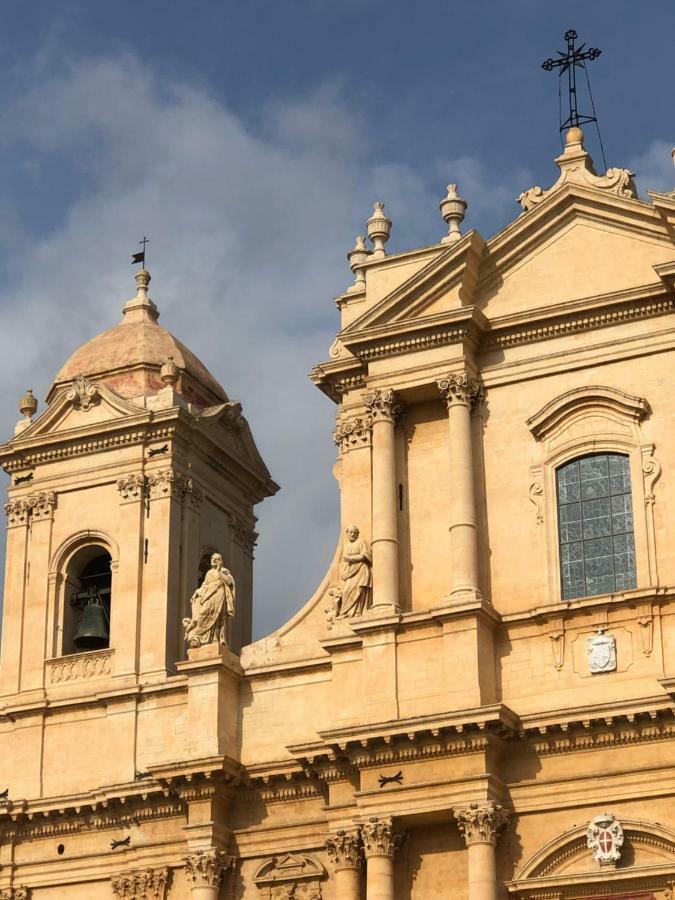 La Casa Del Barocco Hotel Noto Luaran gambar