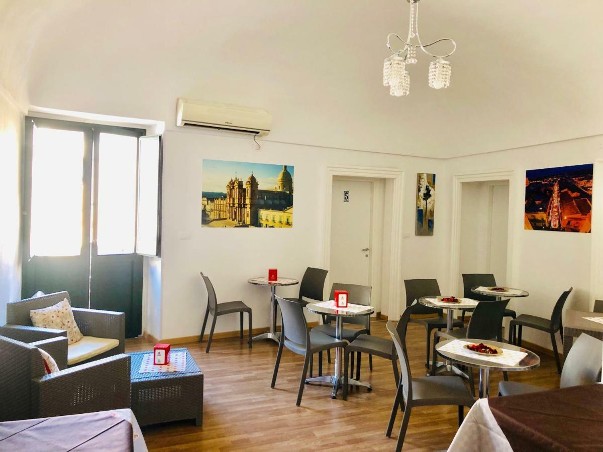 La Casa Del Barocco Hotel Noto Luaran gambar